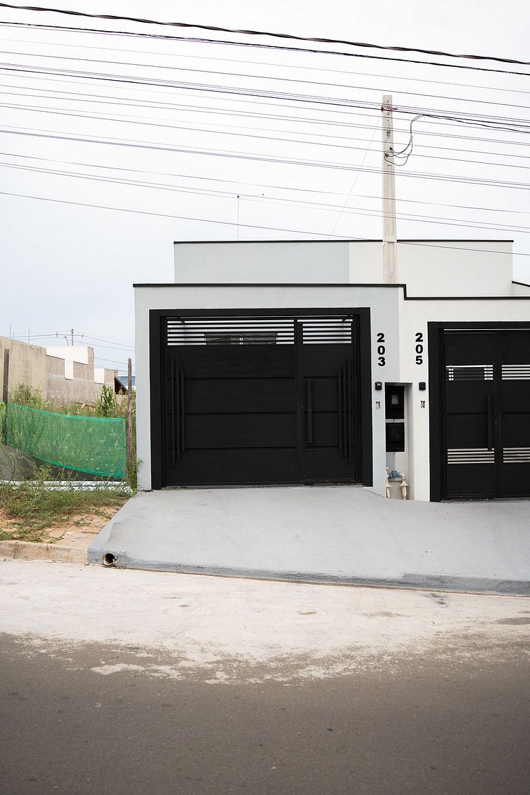 Casa 2 Quartos com Ar até 8 Pessoas Jd. Sabiás
