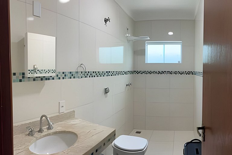 Casa individual com 3 quartos, ar-condicionado e garagem