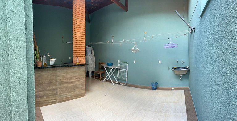 Casa individual com 3 quartos, ar-condicionado e garagem