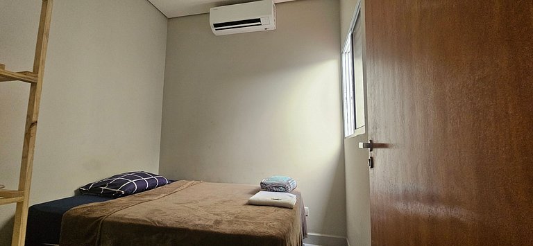 Casa 2 Quartos com Ar até 8 Pessoas Jd. Sabiás