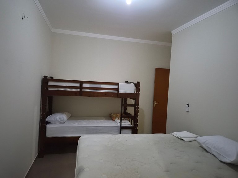 Casa 3 Quartos com Ar até 12 Pessoas Jd. maritaca