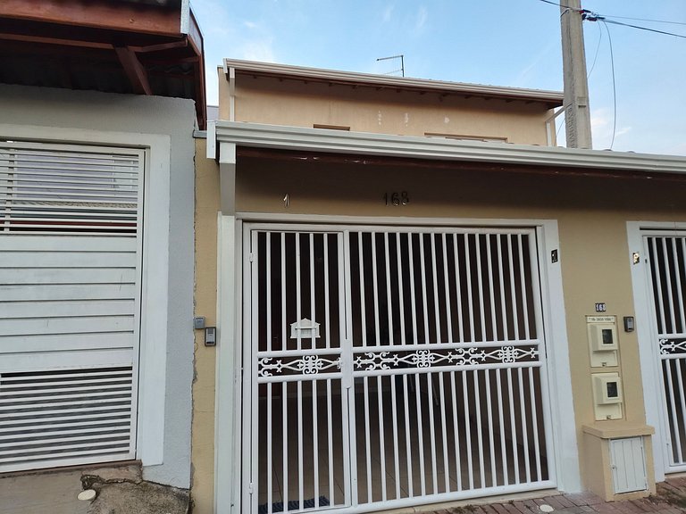 Casa 3 Quartos com Ar até 12 Pessoas Jd. maritaca
