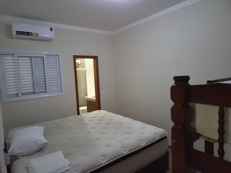 Casa 3 Quartos com Ar até 12 Pessoas Jd. maritaca