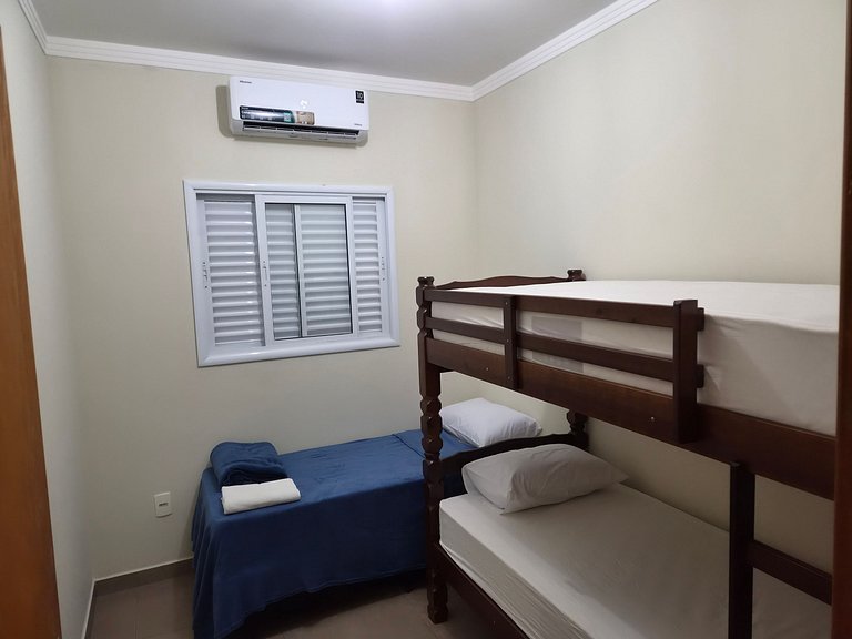 Casa 3 Quartos com Ar até 12 Pessoas Jd. maritaca