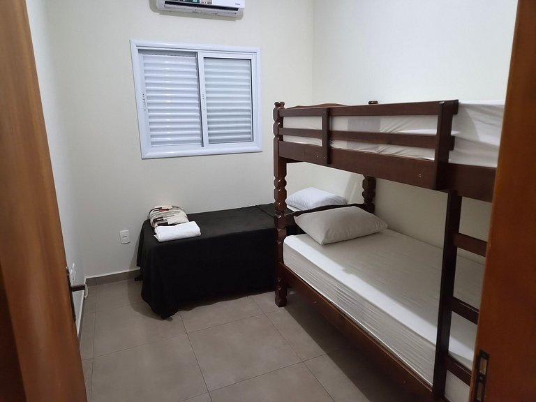 Casa 3 Quartos com Ar até 12 Pessoas Jd. maritaca