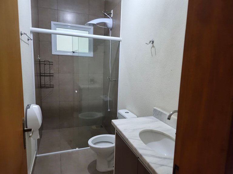 Casa 3 Quartos com Ar até 12 Pessoas Jd. maritaca