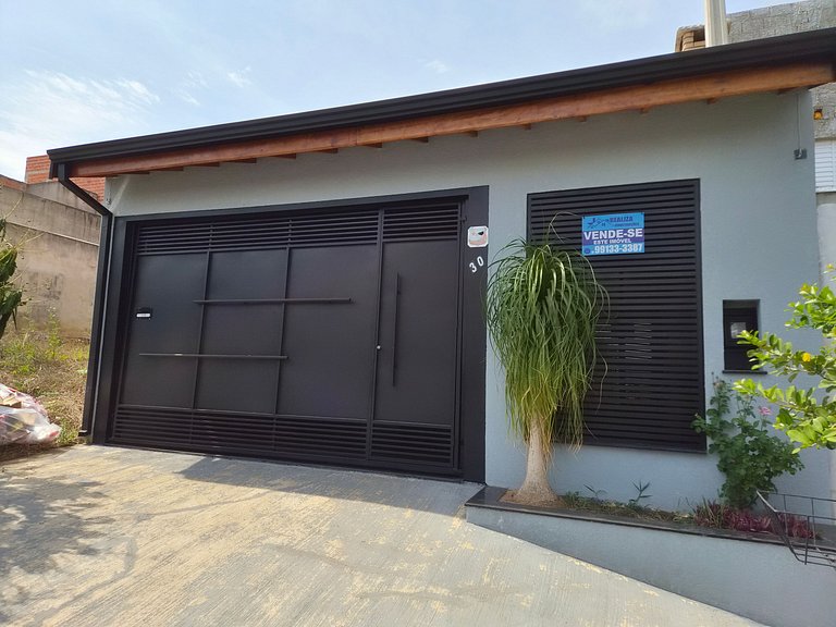 casa 3 Quartos c/ Ar e Garagem individual