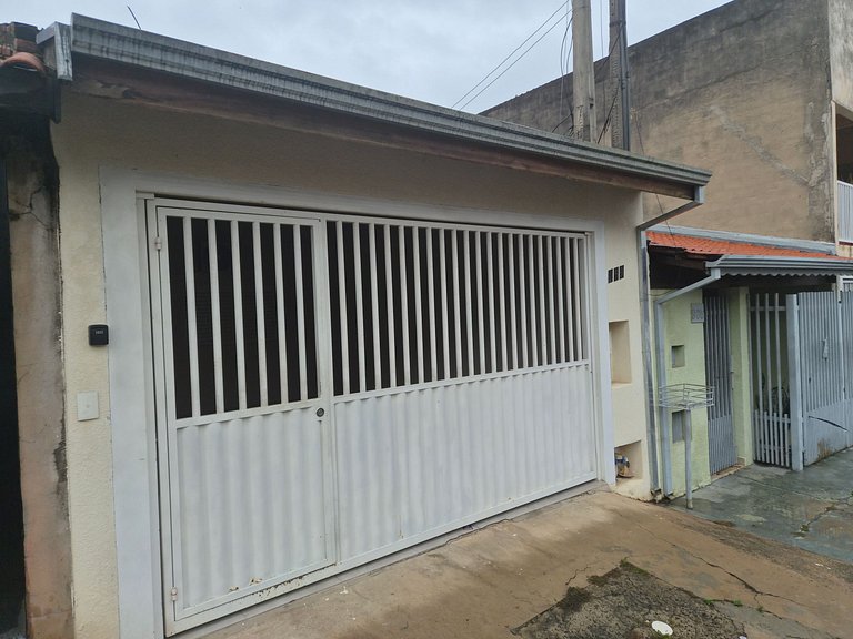 Casa com 2 quartos e ac próxima ao distrito