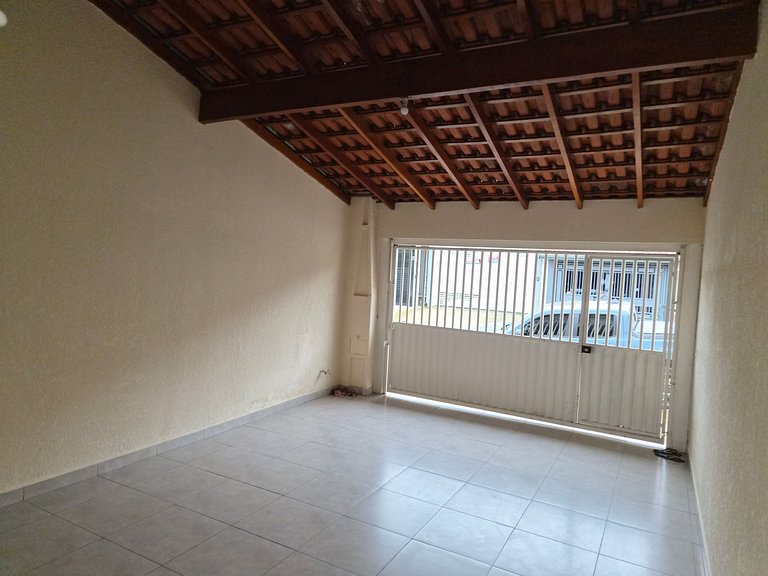 Casa com 2 quartos e ac próxima ao distrito
