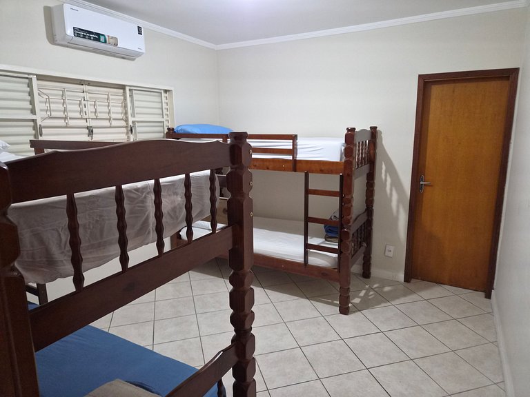 Casa com 2 quartos e ac próxima ao distrito
