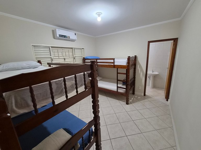 Casa com 2 quartos e ac próxima ao distrito