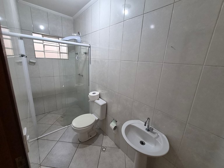Casa com 2 quartos e ac próxima ao distrito