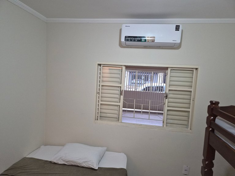 Casa com 2 quartos e ac próxima ao distrito